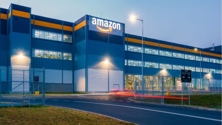 Акции Amazon упали на фоне сокращения онлайн-продажи