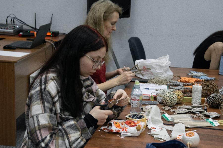 Студенты Ивановского политеха нарядили елку в стиле народных промыслов