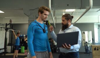 В самарском медуниверситете разработали и испытали «умную одежду» для тренировок samara3
