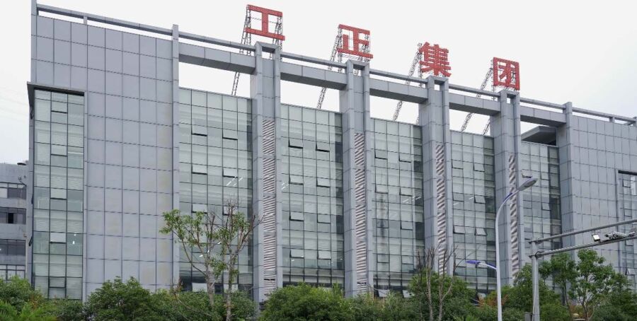 Промышленное оборудование компании GongZheng для прямой печати по натуральным полотнам уже в Москве