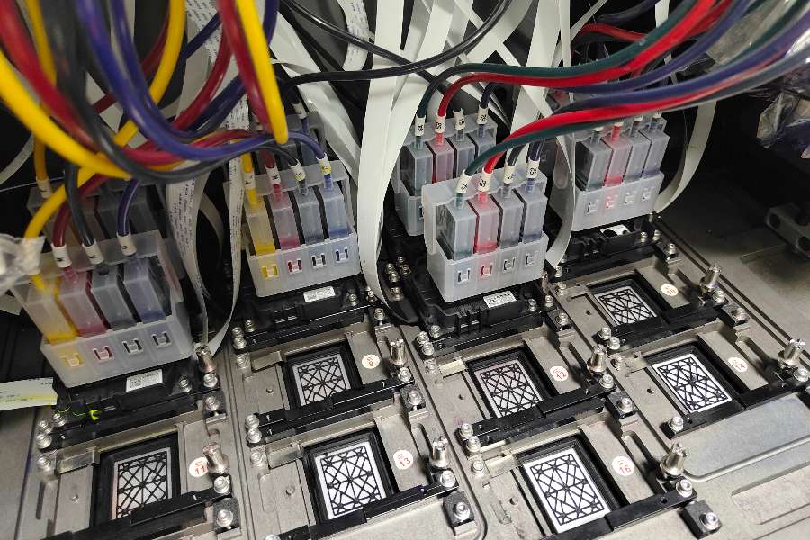 Промышленное оборудование компании GongZheng для прямой печати по натуральным полотнам уже в Москве