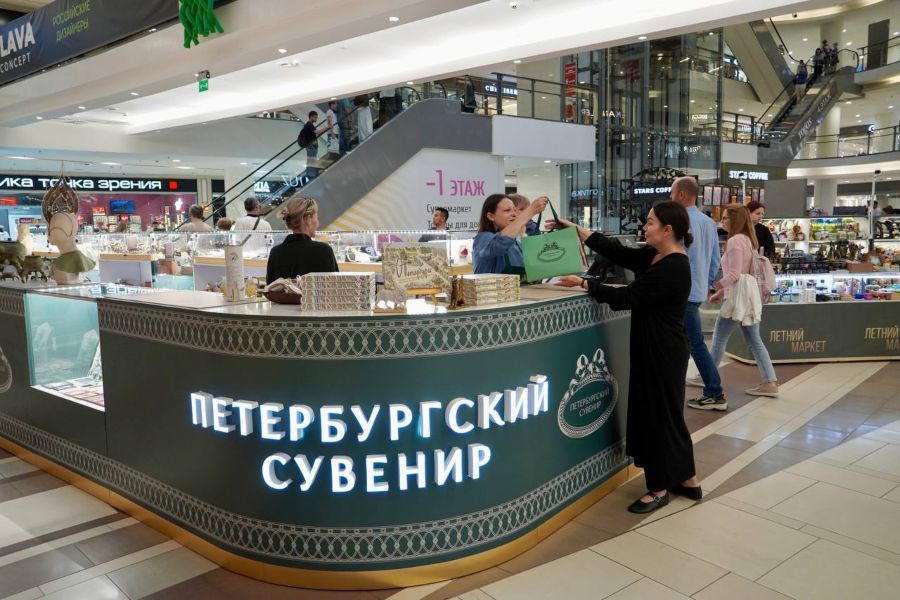 На Невском проспекте заработала первая торговая точка проекта «Петербургский сувенир»